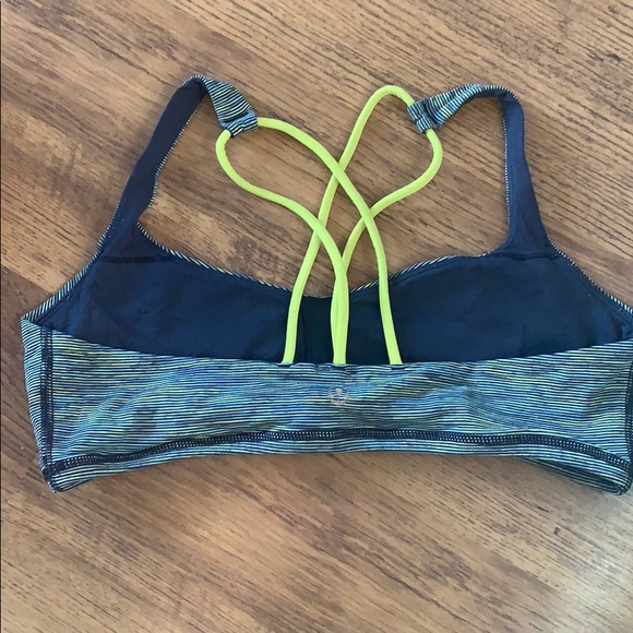 Lululemon- free to be bra size 6 - Picture 2 of 2